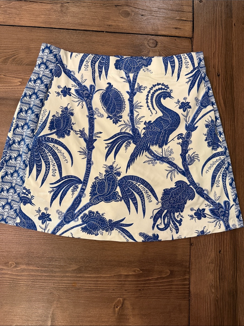 J. McLaughlin Blue and White Tropical Skort
